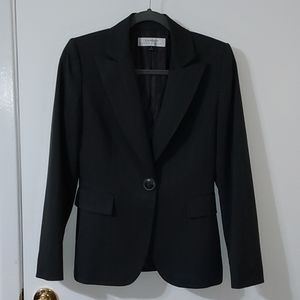 A beautiful Belazer pant set one button Style.